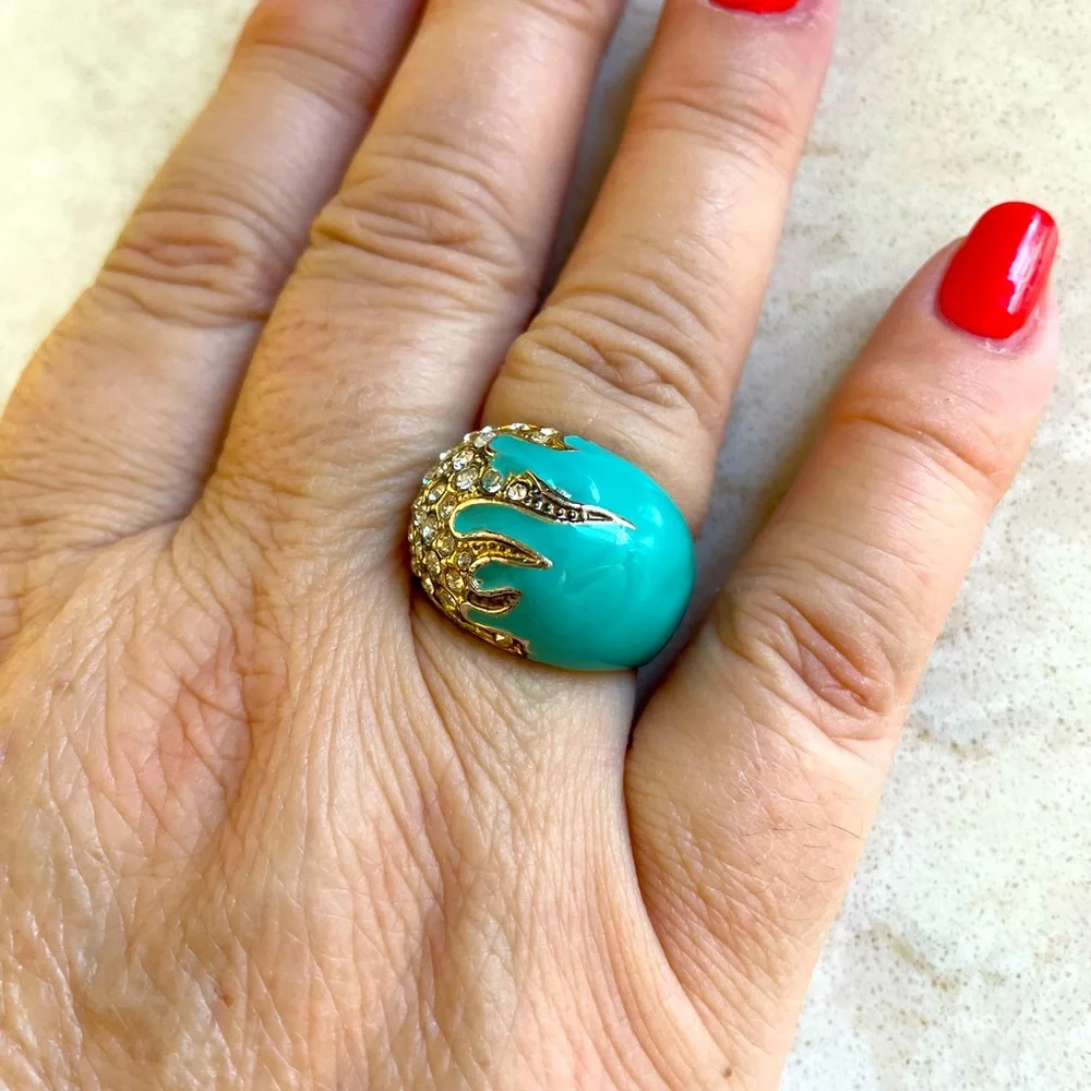 Size 8 ring - Picture 1 of 2